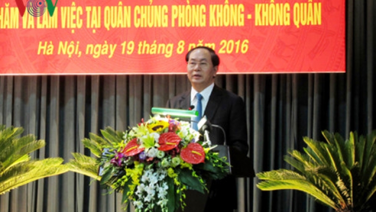 Chủ tịch nước Trần Đại Quang thăm và làm việc với Quân chủng Phòng không - Không quân, nhân kỷ niệm 71 năm Cách mạng tháng Tám và Quốc khánh 2/9 (Thời sự chiều 19/8/2016)