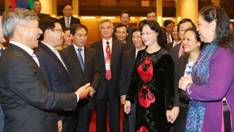 Chủ tịch Quốc hội Nguyễn Thị Kim Ngân gặp mặt các Đại sứ, Trưởng cơ quan đại diện Việt Nam ở nước ngoài nhân dịp tham dự Hội nghị Ngoại giao lần thứ 29  (Thời sự đêm 24/8/2016)