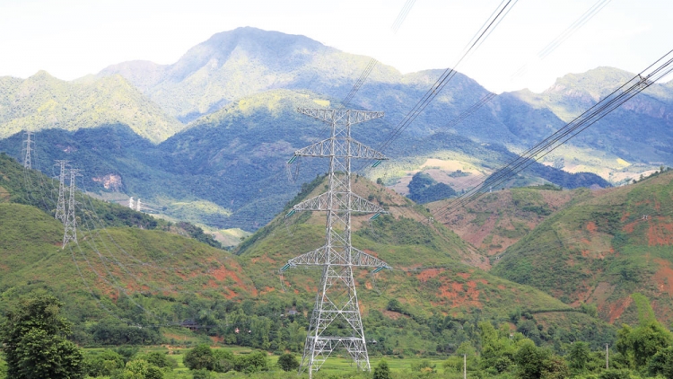 Sứ mệnh lịch sử của hệ thống truyền tải điện 500 KV. (02/9/2016)
