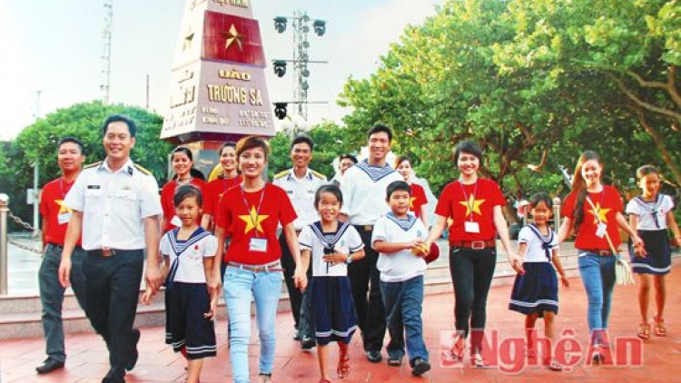 Trường Sa rộn ràng khai giảng năm học mới (5/9/2016)