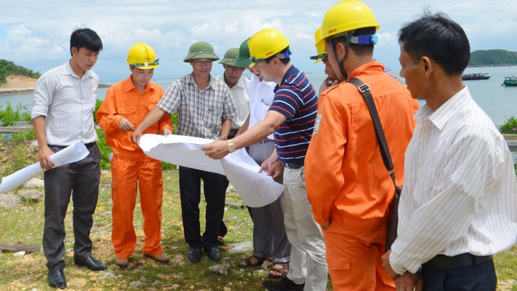 Quảng Ninh đi đầu trong điện khí hóa nông thôn, hải đảo (02/09/2016)