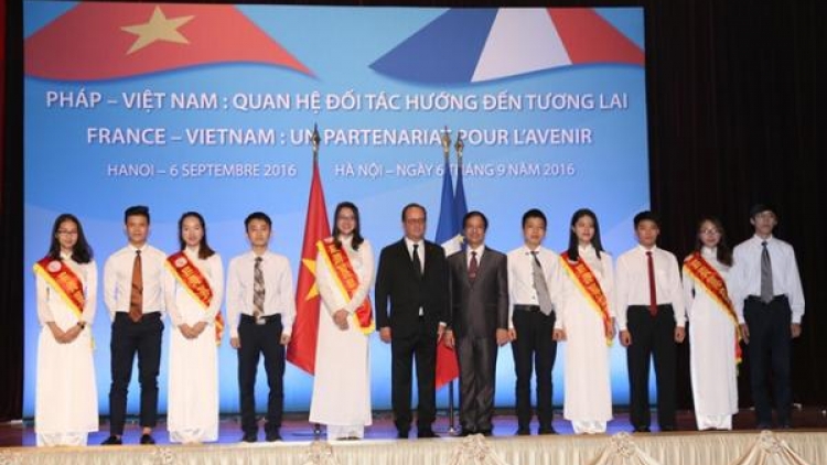 Tổng thống Pháp thăm Đại học quốc gia Hà Nội - Mở ra những cơ hội mới cho hợp tác giáo dục song phương (8/9/2016)