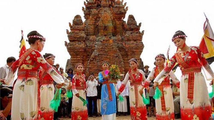 Chức sắc tôn giáo làm nên mùa xuân ở các làng dân tộc Chăm (19/01/2017)