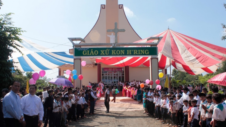 Kon Hring: Làng Công giáo tiêu biểu (03/01/2017)