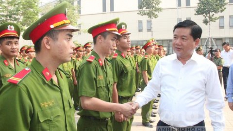 Công an Thành phố Hồ Chí Minh ra mắt Đội Đặc nhiệm phía Nam nhằm trấn áp tội phạm (25/01/2017)