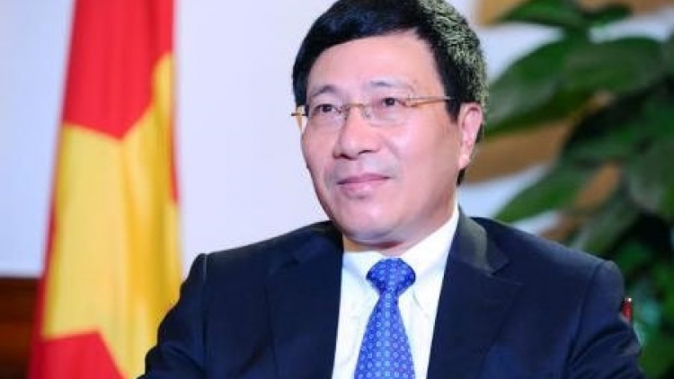 Phó Thủ tướng, Bộ trưởng Bộ Ngoại giao Phạm Bình Minh khẳng định, Việt Nam sẽ tiếp tục kiên trì phương châm “là bạn với tất cả các nước”, đa dạng hóa đa phương hóa trên cơ sở độc lập tự chủ, thúc đẩy quá trình hội nhập quốc tế (Thời sự đêm 5/1/2017)