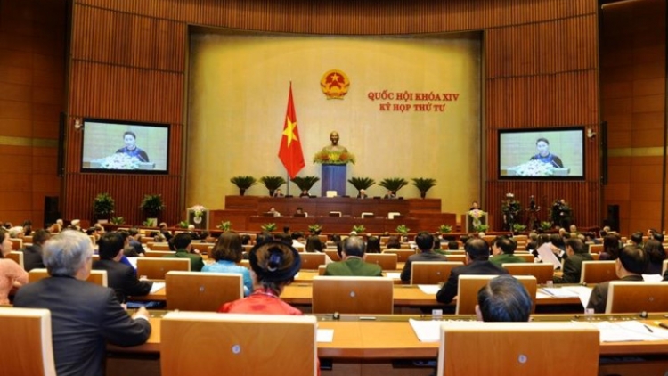Kỳ họp thứ 4, Quốc hội khóa 14 khai mạc sáng nay thông qua nhiều nội dung quan trọng. Chủ tịch Quốc hội Nguyễn Thị Kim Ngân nêu 12 khó khăn thách thức của đất nước trong thời gian tới (Thời sự trưa 23/10/2017)