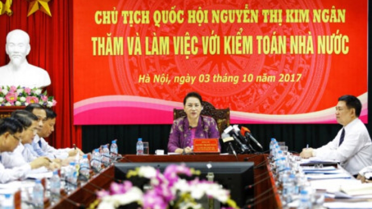 Làm việc với Kiểm toán Nhà nước, Chủ tịch Quốc hội Nguyễn Thị Kim Ngân yêu cầu, không để bất cứ ai có thể can thiệp vào kết luận của kiểm toán. (Thời sự trưa 03/10/2017)