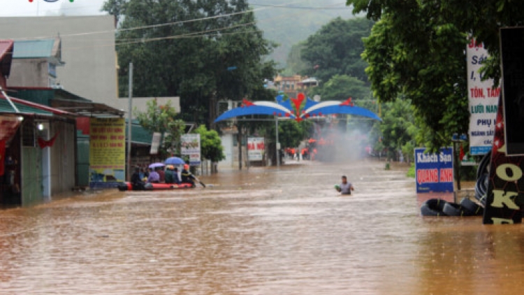 Các địa phương tích cực ứng phó với lũ quét, sạt lở đất và ngập úng (11/10/2017)