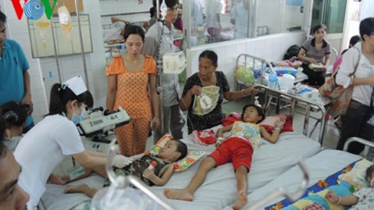 Sốt xuất huyết vẫn đang cao điểm, nếu chủ quan sẽ khiến bệnh diễn biến nặng, khó cứu chữa (Thời sự trưa 6/10/2017)