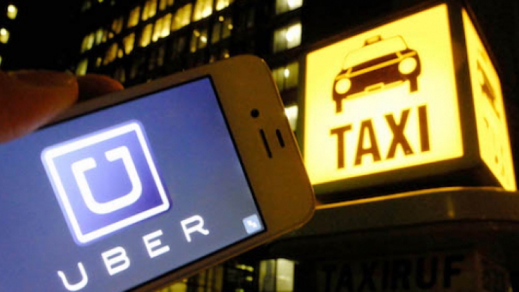 Taxi thường và taxi công nghệ: Câu chuyện cạnh tranh và vấn đề pháp lý. (11/10/2017)