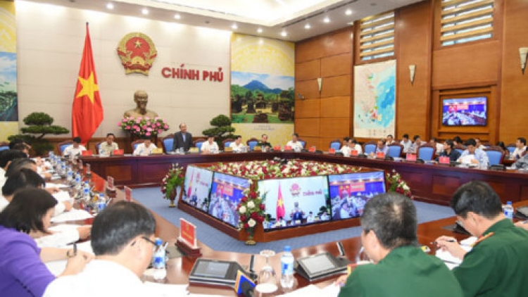 Chủ trì Hội nghị trực tuyến toàn quốc về tăng cường công tác quản lý bảo vệ rừng, Thủ tướng Nguyễn Xuân Phúc chỉ đạo không có vùng cấm trong xử lý vi phạm (Thời sự trưa 14/10/2017)