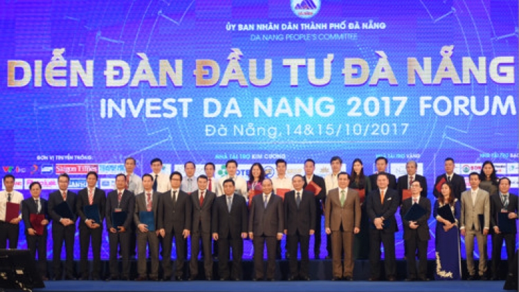 Thủ tướng Nguyễn Xuân Phúc dự Diễn đàn Đầu tư Đà Nẵng 2017. Ngay tại Diễn đàn, các nhà đầu tư đã cam kết hoặc nghiên cứu đầu tư các dự án với số vốn lên đến gần 1 tỷ USD (Thời sự chiều 15/10/2017)