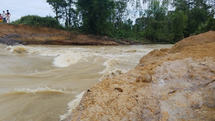 Vỡ đập Cố Châu, Hà Tĩnh: Bất an với hồ đập mùa mưa. (11/10/2017)