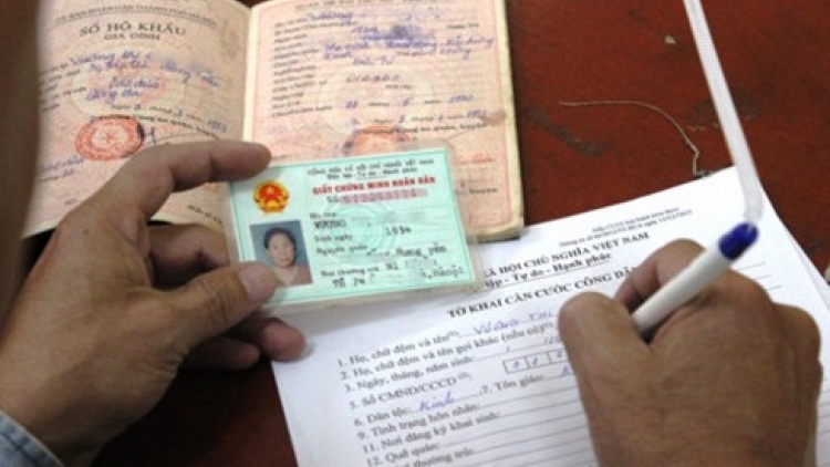 Bộ Công an khẳng định, thông tin xóa bỏ Sổ hộ khẩu và Chứng minh nhân dân từ ngày 30/10 vừa qua là thông tin không chính xác - Sổ hộ khẩu và Chứng minh nhân dân vẫn còn nguyên giá trị theo luật định (Thời sự đêm 6/11/2017)
