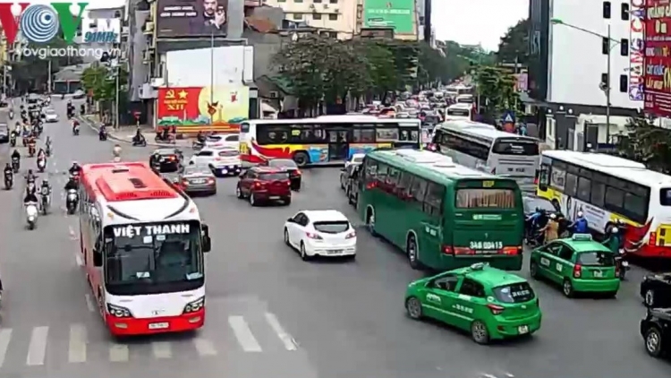 Đẩy mạnh tuyên truyền pháp luật về giao thông và xử lý nghiêm các hành vi vi phạm (10/11/2017)