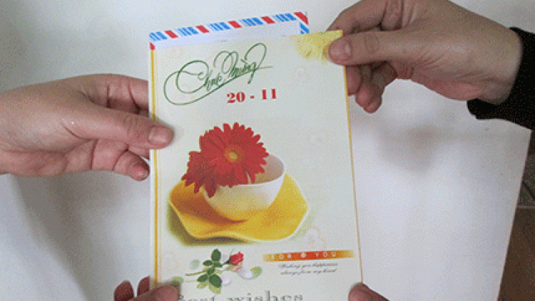 Bàn về câu chuyện tặng quà và phong bì cho giáo viên khi Ngày Nhà giáo Việt Nam 20/11 đang đến gần (15/11/2017)