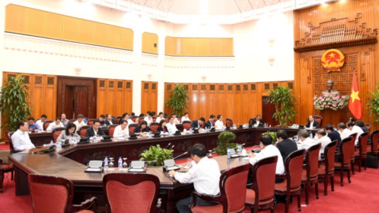 Làm việc với lãnh đạo chủ chốt của Đại học Quốc gia Hà Nội, Đại học Quốc gia Thành phố Hồ Chí Minh và Đại học Đà Nẵng, Thủ tuớng Nguyễn Xuân Phúc yêu cầu các trường phải chủ động nguồn lực, trong đó có thể tính tới việc xã hội hóa các nguồn lực, kể cả hợp tác công - tư (Thời sự đêm 2/11/2017)