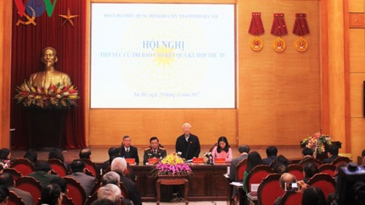 Tiếp xúc cử tri thành phố Hà Nội, Tổng Bí thư Nguyễn Phú Trọng nhấn mạnh: Trong cuộc đấu tranh phòng, chống tham nhũng, giải pháp quan trọng nhất phải bằng luật pháp (Thời sự chiều 29/11/2017)