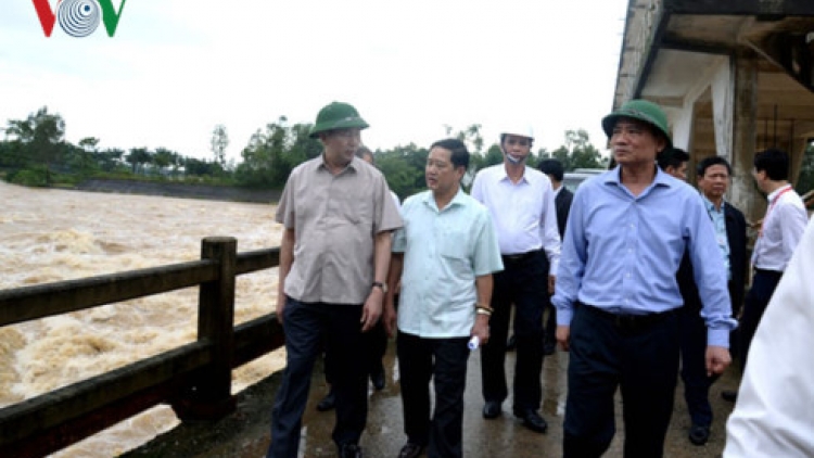 Chủ tịch nước Trần Đại Quang kiểm tra công tác khắc phục hậu quả cơn bão số 12 tại thành phố Đà Nẵng (Thời sự đêm 07/11/2017)