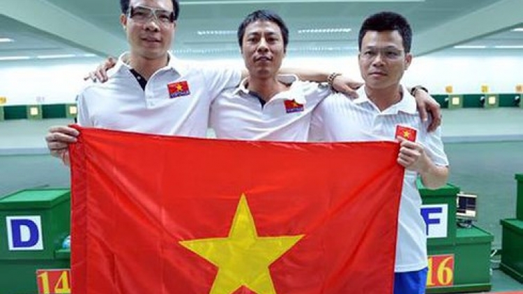 Xạ thủ Hoàng Xuân Vinh và đồng đội giành huy chương đồng tại giải Vô địch súng hơi châu Á (Thời sự đêm 10/12/2017)