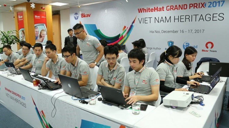 Vượt qua hơn 450 đội tuyển, đội Việt Nam giành giải nhất cuộc thi an ninh mạng toàn cầu 2017 (Thời sự chiều 17/12/2017)