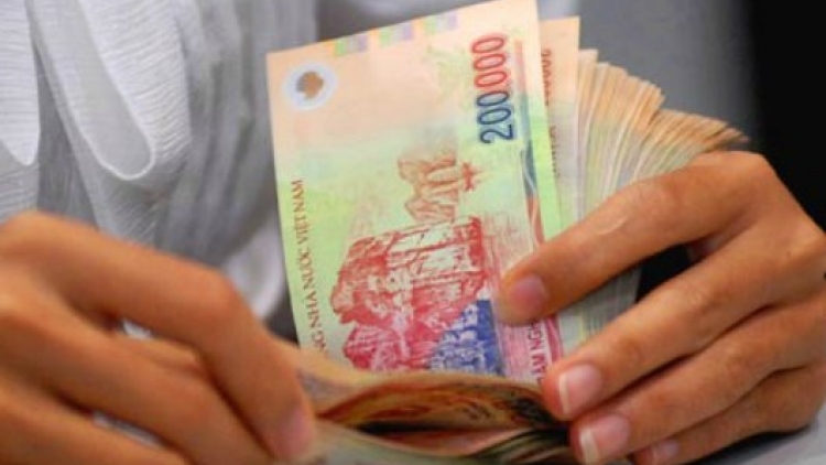 Nhiều chính sách mới về lao động, tiền lương, bảo hiểm xã hội, thuế, lãi suất ngân hàng sẽ có hiệu lực thi hành từ tháng 1/2018: Trong đó, đáng chú ý hàng triệu lao động sẽ được tăng lương theo quy định mới về lương tối thiểu vùng (Thời sự trưa 31/12/2017)