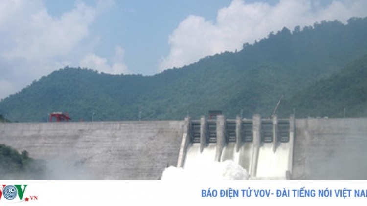 Vì sao thủy điện miền Trung khó cắt lũ cho hạ du? (15/12/2017)
