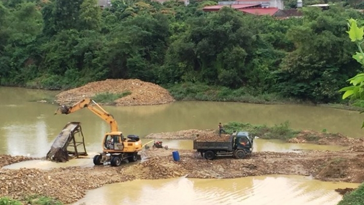 Khai thác cát trái phép hoành hành ở Bắc Giang (20/12/2017)