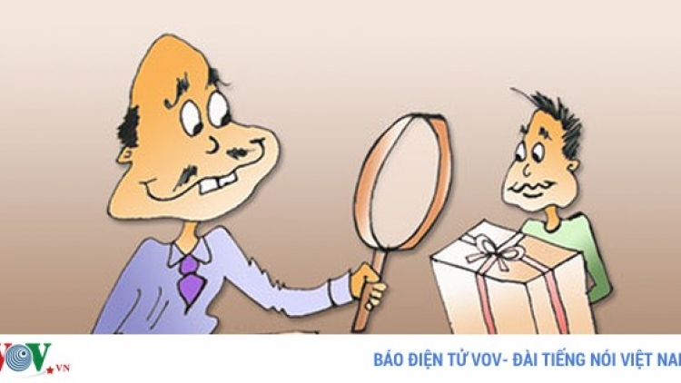 Chỉ thị của Ban Bí thư về nghiêm cấm việc biếu, tặng quà Tết cho lãnh đạo: Ai, cơ chế nào kiểm tra, giám sát? (25/12/2017)