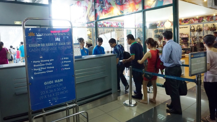 Cục Hàng không Việt Nam đã tìm ra đối tượng làm lộ thông tin khách hàng đi máy bay  (Thời sự trưa 16/12/2017)