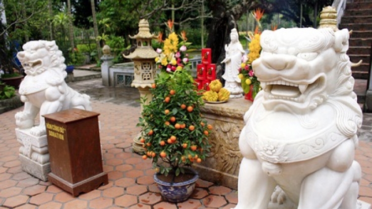 Theo Bộ Văn hóa Thể thao và Du lịch, đã chấm dứt được hiện tượng cung tiến sư tử đá Trung Quốc vào các di tích trong cả nước (Thời sự chiều 20/12/2017)