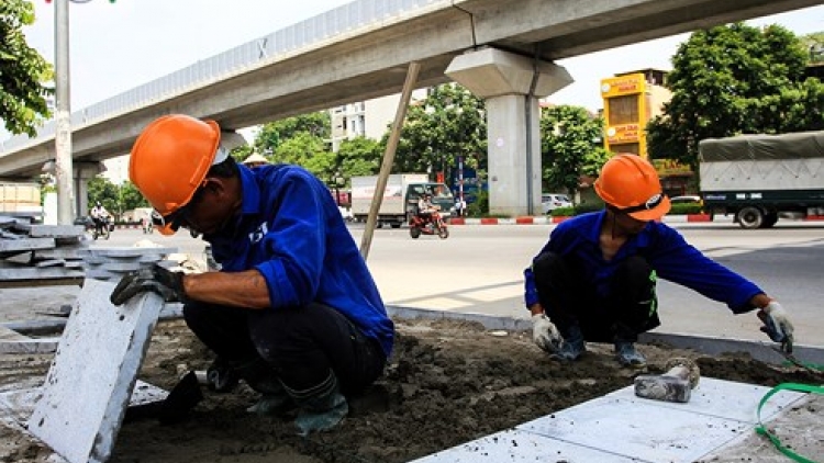 Lát đá vỉa hè Hà Nội: Lãng phí và sự thiếu công khai minh bạch (6/12/2017)