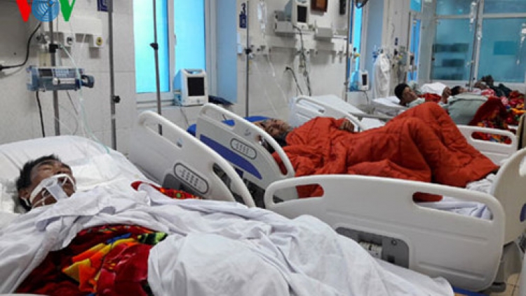 Về vụ ngộ độc tập thể tại Phong Thổ, Lai Châu, nguyên nhân ban đầu được xác định nghi do ngộ độc Methanol (Thời sự trưa 15/2/2017)