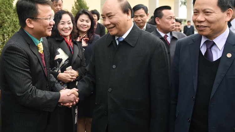Thủ tướng Nguyễn Xuân Phúc yêu cầu Bắc Ninh nỗ lực trở thành thủ phủ sản xuất điện tử khu vực Châu Á (Thời sự trưa 13/02/2017)