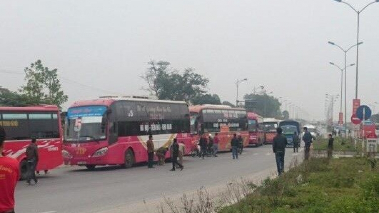 Chiều mai, Bộ Giao thông Vận tải sẽ đối thoại với các nhà xe về vấn đề phân tuyến tại Hà Nội. (Thời sự đêm 28/02/2017)