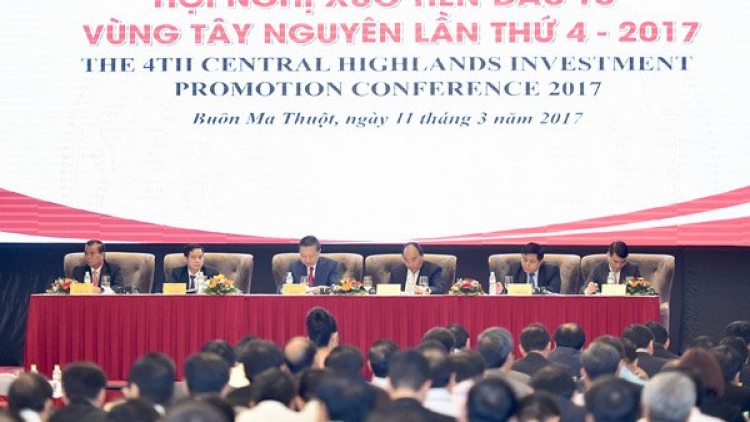 Thủ tướng Nguyễn Xuân Phúc dự Hội nghị Xúc tiến đầu tư vùng Tây Nguyên năm 2017. (Thời sự trưa 11/3/2017)