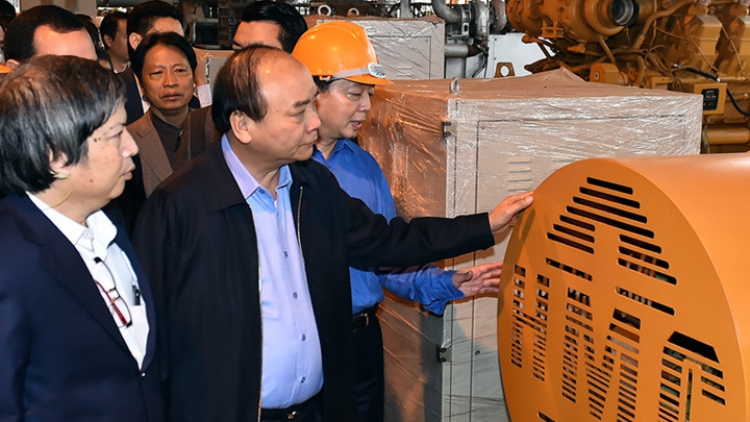 Thủ tướng Chính phủ Nguyễn Xuân Phúc  khảo sát mô hình công nghệ điện từ rác  – một sáng chế hoàn toàn “made in Việt Nam” đang được ứng dụng thành công tại Khu Công nghiệp Đồng Văn 2, tỉnh Hà Nam (Thời sự chiều 18/3/2017)
