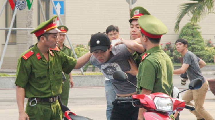 Phó Thủ tướng Trương Hoà Bình đề nghị mở các đợt cao điểm tấn công trấn áp tội phạm, không để hình thành các băng nhóm, tổ chức tội phạm hoạt động theo kiểu “xã hội đen” (Thời sự đêm 20/3/2017)