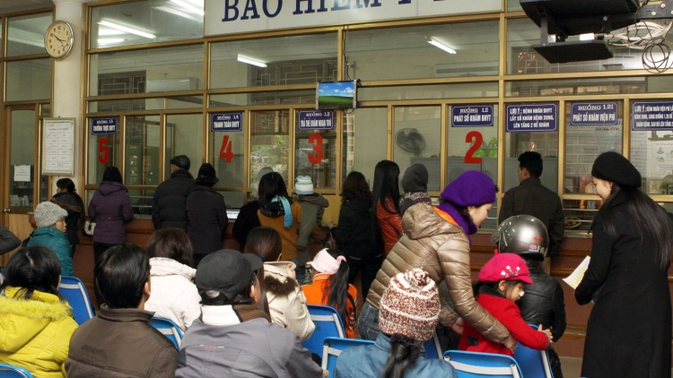 Bảo hiểm xã hội Việt Nam kiểm soát tình trạng lạm dụng, trục lợi quỹ Bảo hiểm y tế khi thông tuyến (Thời sự đêm 30/3/2017)