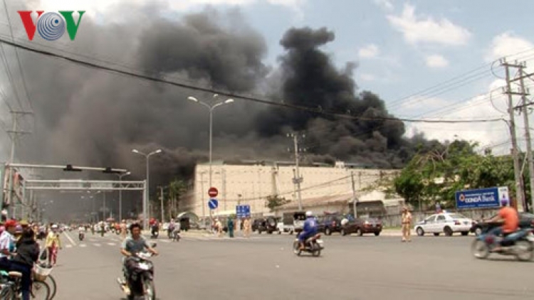 Liên tiếp xảy ra các vụ cháy tại thành phố Hồ Chí Minh, Cần Thơ và Quảng Ngãi gây thiệt hại nặng về tài sản (Thời sự chiều 23/3/2017)