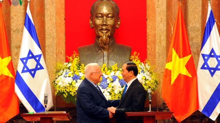 Chủ tịch nước Trần Đại Quang đón và hội đàm với Tổng thống Israel Reuven Ruvi Rivlin. Hai bên nhất trí nâng kim ngạch thương mại song phương lên 3 tỉ đô la Mỹ trong những năm tới (Thời sự chiều 20/3/2017)