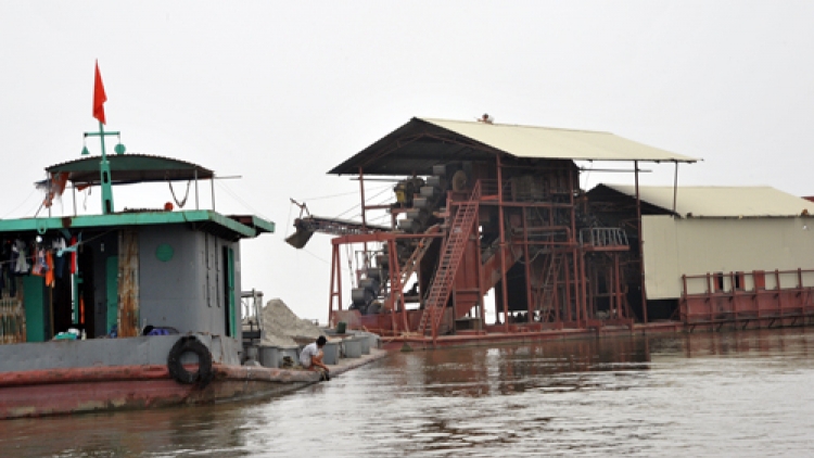 Tạm giữ hình sự nhóm đối tượng có hành vi đe dọa Chủ tịch UBND tỉnh Bắc Ninh. (Thời sự đêm 01/4/2017)