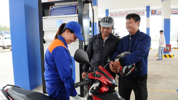 Quan tâm, chăm lo đời sống lao động nữ ở Công ty xăng dầu Thanh Hóa (01/5/2017)