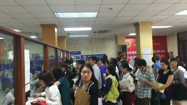 31% số doanh nghiệp được hỏi cho biết, vẫn phải chi trả chi phí không chính thức trong quá trình thực hiện thủ tục hải quan (Thời sự đêm 27/4/2017)