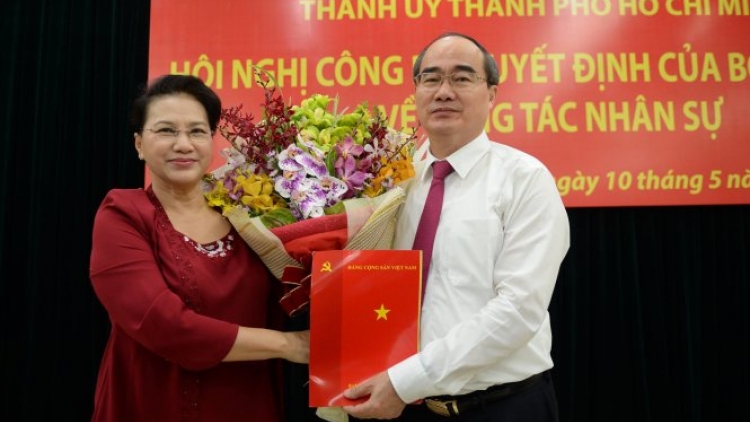 Công bố Quyết định của Bộ Chính trị về thay đổi nhân sự tại Thành ủy thành phố Hồ Chí Minh và Ban Kinh tế Trung ương (Thời sự trưa 10/5/2017)