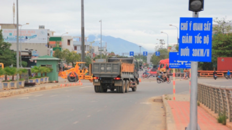 Bạn hữu đường xa: Ý thức tốt của các bác tài tại thành phố Đà Nẵng khi tham gia giao thông (15/5/2017)