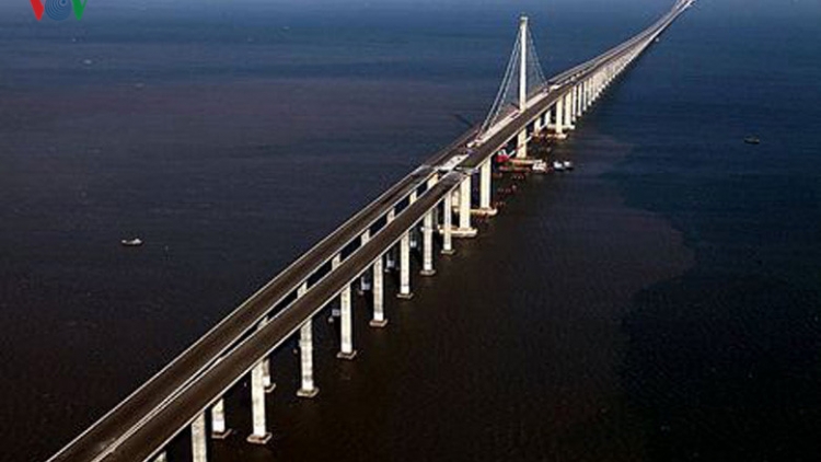 Thông xe kỹ thuật cầu vượt biển Tân Vũ - Lạch Huyện, thành phố Hải Phòng dài hơn 5km. (Thời sự trưa 14/5/2017)