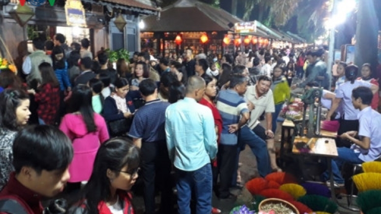 Bế mạc Festival nghề truyền thống Huế 2017 với chủ đề “Tinh Hoa nghề Việt” - tôn vinh các nghệ nhân làng nghề (Thời sự đêm 01/5/2017)