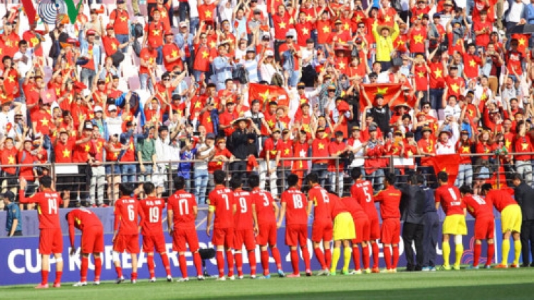 Người hâm mộ Việt Nam tự hào dù đội tuyển bóng đá nam U20 Việt Nam sớm dừng bước tại sân chơi thế giới sau khi để thua 0-2 trước tuyển U20 Honduras vào chiều nay (Thời sự đêm 28/5/2017)